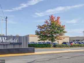 7400 Lakeview Drive 405, Bethesda MD 20817