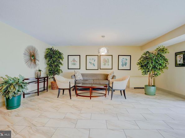 7400 Lakeview Drive 405, Bethesda MD 20817