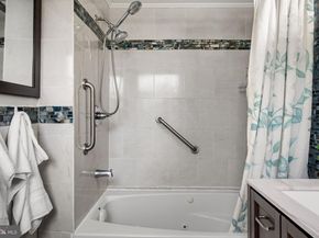 19 Edgemoor Road, Cheltenham PA 19012