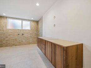 954 N 6TH Street, Philadelphia PA 19123