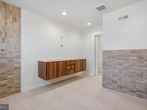 954 N 6TH Street, Philadelphia PA 19123