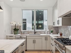 954 N 6TH Street, Philadelphia PA 19123