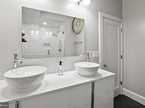 2221 M Street NE PH1, Washington DC 20002
