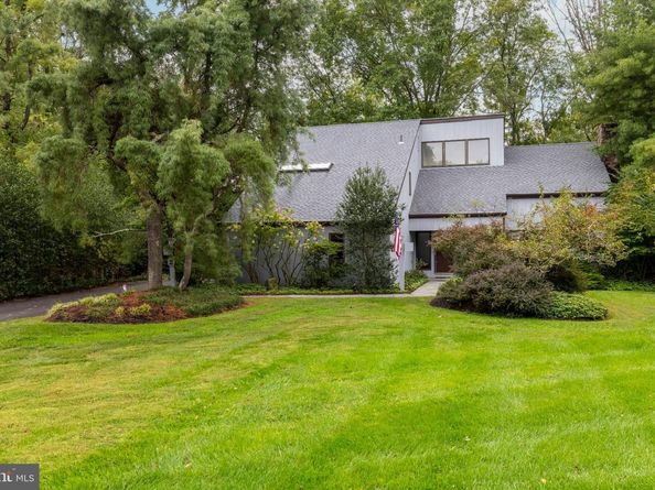 2 Fox Pond, Spring House PA 19477
