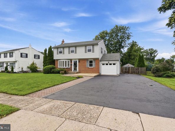 243 Crestview Road, Hatboro PA 19040
