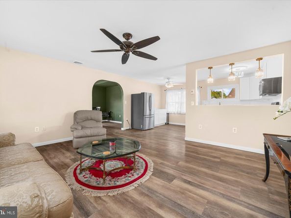 20 New Pond Lane, Levittown PA 19054