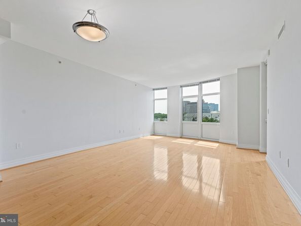 8220 Crestwood Heights Drive 910, Mclean VA 22102