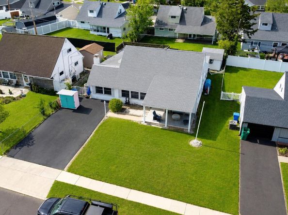 31 Micahill Road, Levittown PA 19056