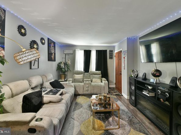 203 Robbins Street, Philadelphia PA 19111