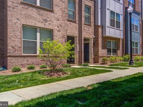 2127 Glacier Road 86, Herndon VA 20170