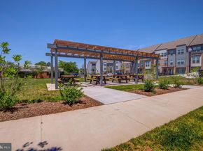 2127 Glacier Road 86, Herndon VA 20170