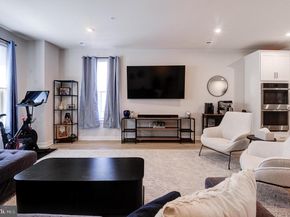 2127 Glacier Road 86, Herndon VA 20170