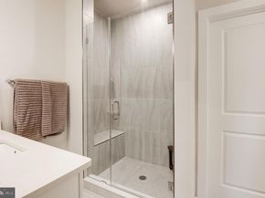 2127 Glacier Road 86, Herndon VA 20170