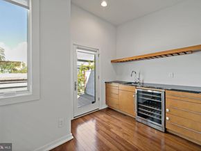 821 N 4TH Street, Philadelphia PA 19123