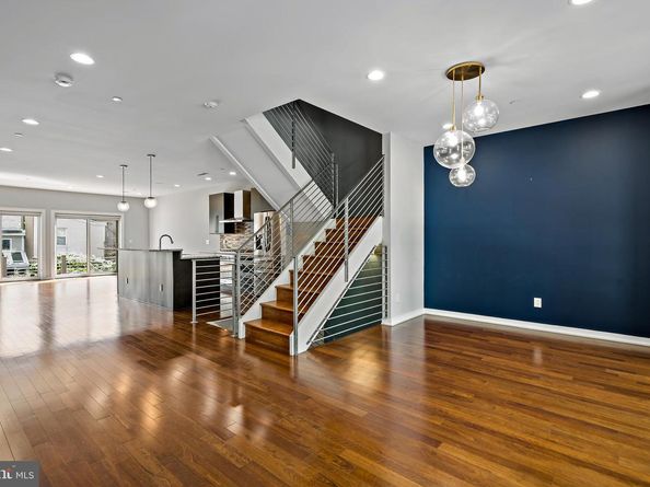 821 N 4TH Street, Philadelphia PA 19123