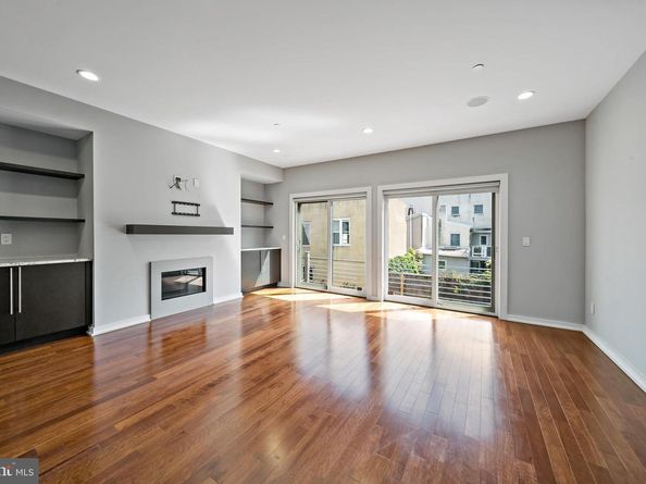 821 N 4TH Street, Philadelphia PA 19123