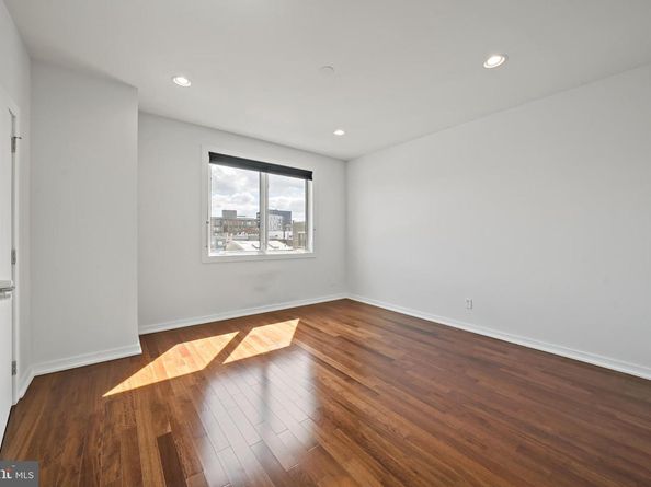 821 N 4TH Street, Philadelphia PA 19123