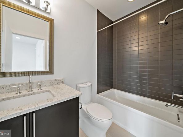 821 N 4TH Street, Philadelphia PA 19123