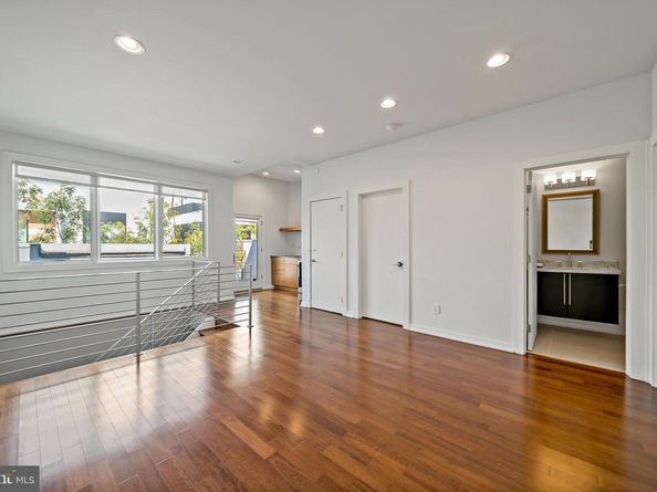 821 N 4TH Street, Philadelphia PA 19123