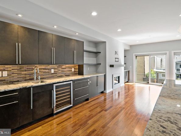 821 N 4TH Street, Philadelphia PA 19123