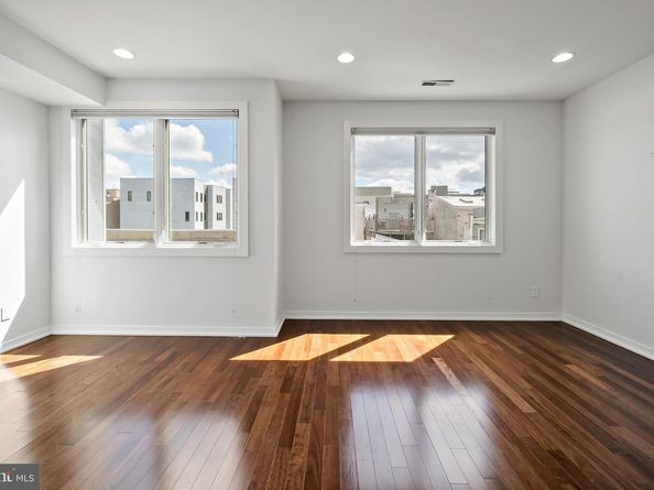 821 N 4TH Street, Philadelphia PA 19123