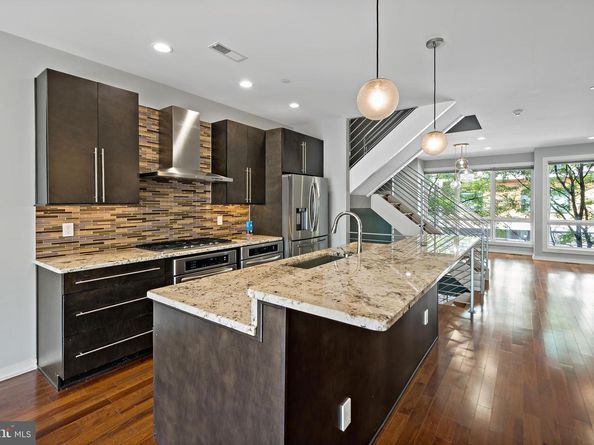 821 N 4TH Street, Philadelphia PA 19123