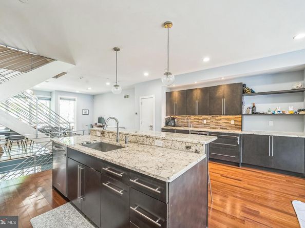 821 N 4TH Street, Philadelphia PA 19123