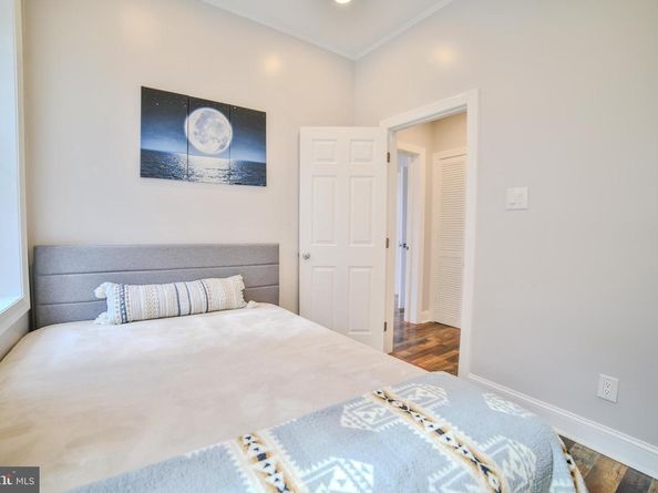 1037 Bainbridge Street, Philadelphia PA 19147