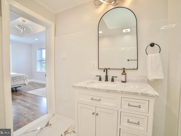 1037 Bainbridge Street, Philadelphia PA 19147