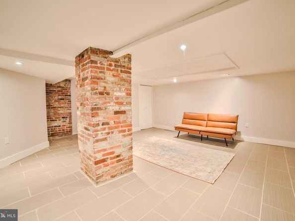 1037 Bainbridge Street, Philadelphia PA 19147