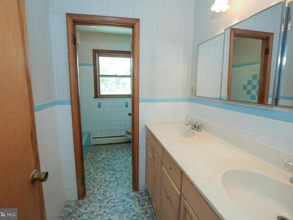 4697 Smith Road, Furlong PA 18925