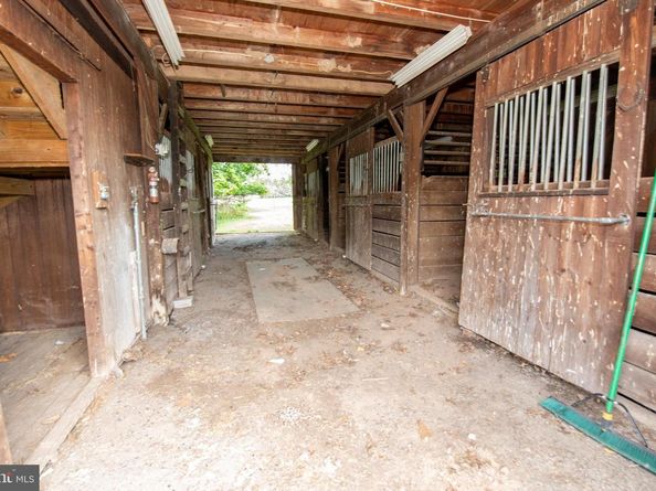 4697 Smith Road, Furlong PA 18925