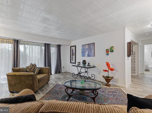 6143 Leesburg Pike 104, Falls Church VA 22041