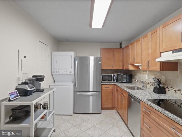 205 Yoakum Parkway 1020, Alexandria VA 22304