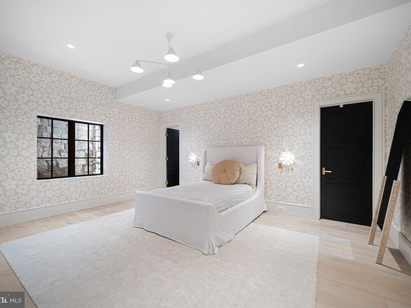 1004 Dogue Hill Lane, Mclean VA 22101