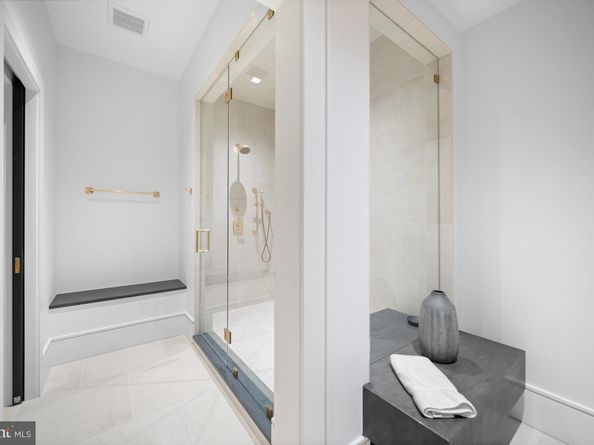 1004 Dogue Hill Lane, Mclean VA 22101