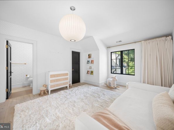 1004 Dogue Hill Lane, Mclean VA 22101