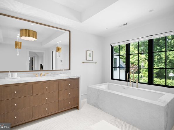 1004 Dogue Hill Lane, Mclean VA 22101