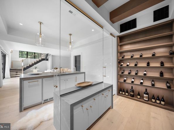 1004 Dogue Hill Lane, Mclean VA 22101