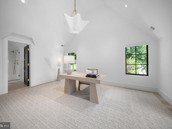 1004 Dogue Hill Lane, Mclean VA 22101