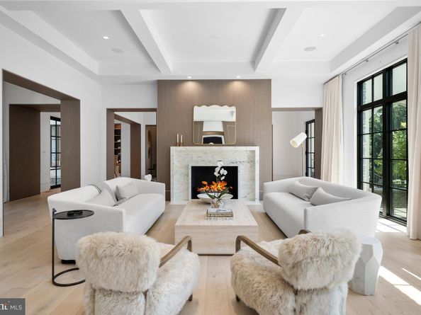 1004 Dogue Hill Lane, Mclean VA 22101