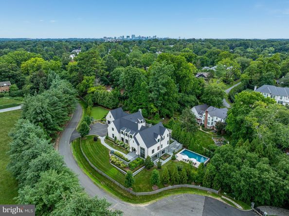 1004 Dogue Hill Lane, Mclean VA 22101