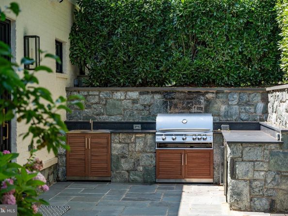 1004 Dogue Hill Lane, Mclean VA 22101