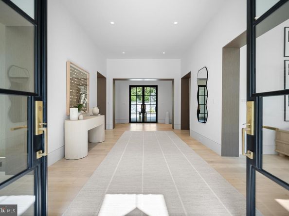 1004 Dogue Hill Lane, Mclean VA 22101