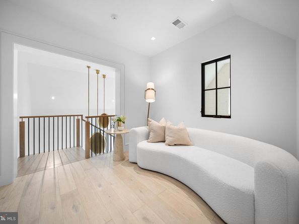 1004 Dogue Hill Lane, Mclean VA 22101