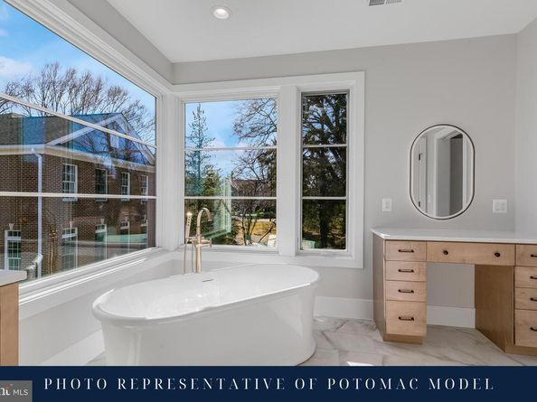 730 22nd Street S, Arlington VA 22202