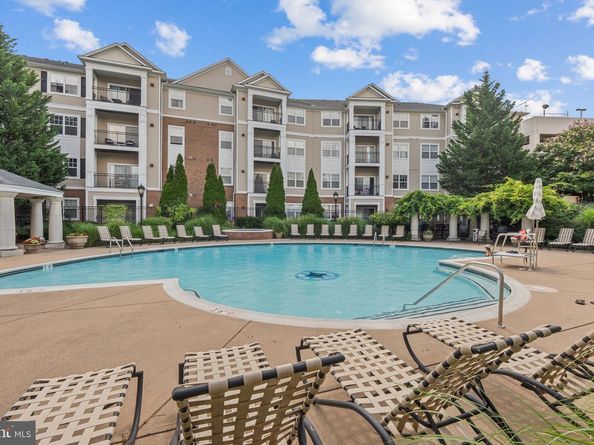 12953 Centre Park Circle 218, Herndon VA 20171