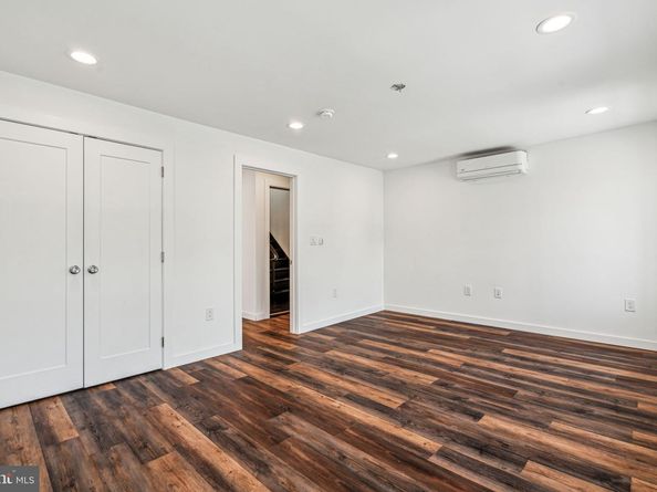 451 Green Lane, Philadelphia PA 19128