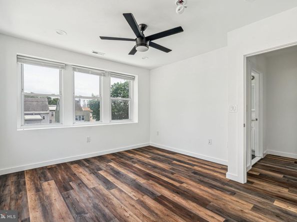451 Green Lane, Philadelphia PA 19128