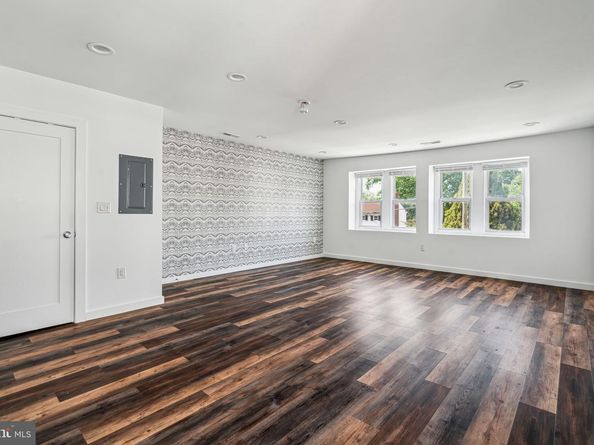 451 Green Lane, Philadelphia PA 19128